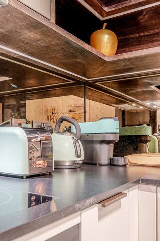 Stylish 2-Bed in the Heart of Soho & Carnaby St gallery image 5