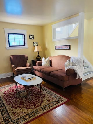 North Buffalo 3 Bed House with Central AC and Driveway, photo 2 of 23