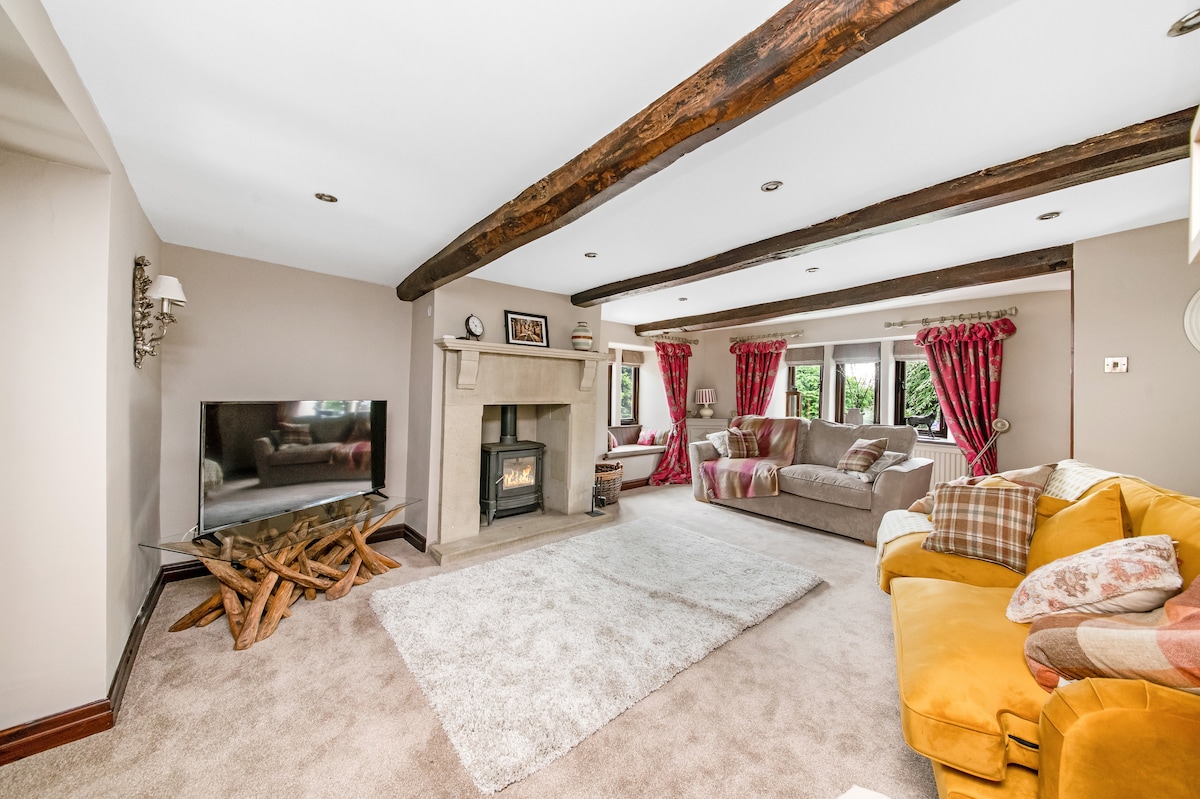 Popular Airbnb listing: 4 bedrooms sleeps 8 Emley in West Yorkshire