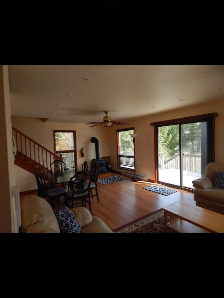 Swim, Fish And Play At This Spacious Lakefront - Jim Thorpe, PA