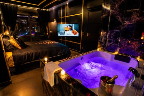 Unique Minka Cocon with private hot tub