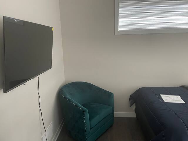 Entire House with 5 bedrooms and 8 beds gallery image 5