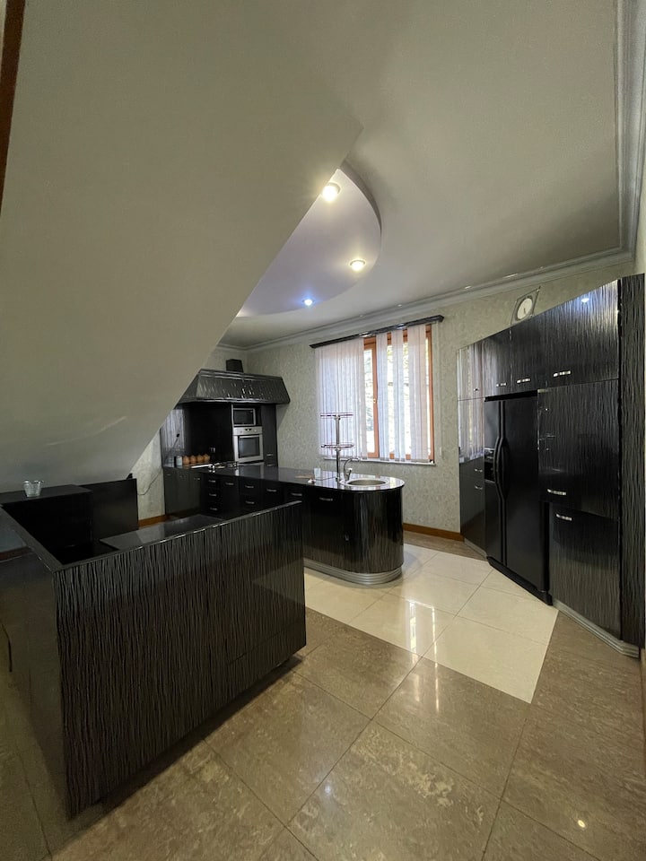 Fancy House With Pool & Patio - 耶烈萬