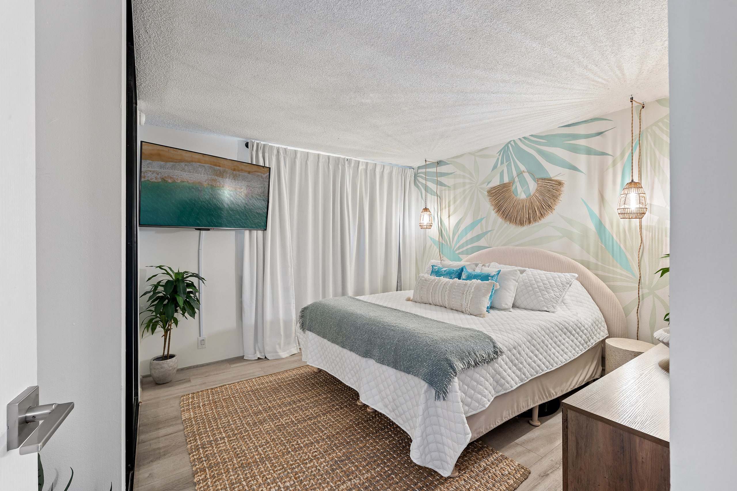 Aloha Love: Ocean View • AC • Beach & Food Nearby - Image 43
