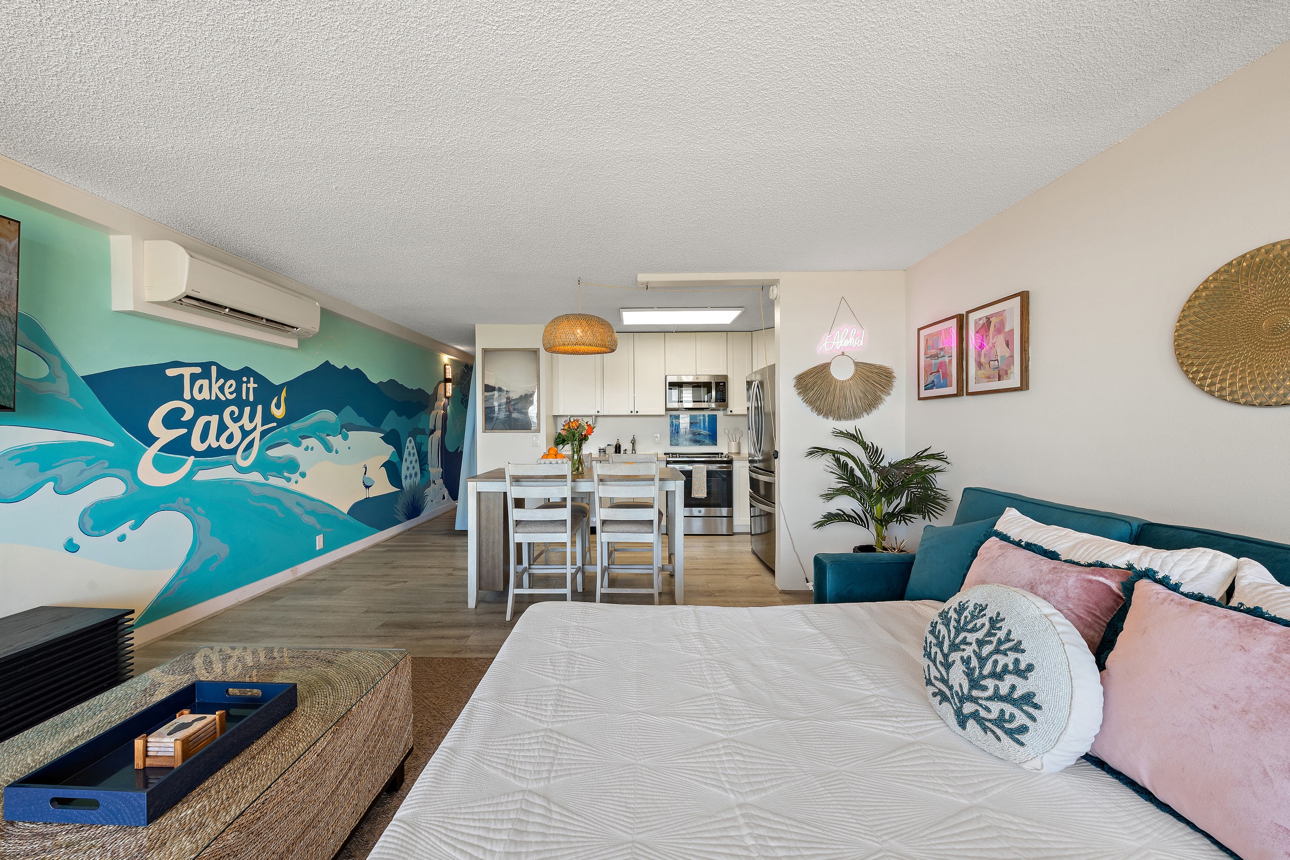 Aloha Love: Ocean View • AC • Beach & Food Nearby - Image 24