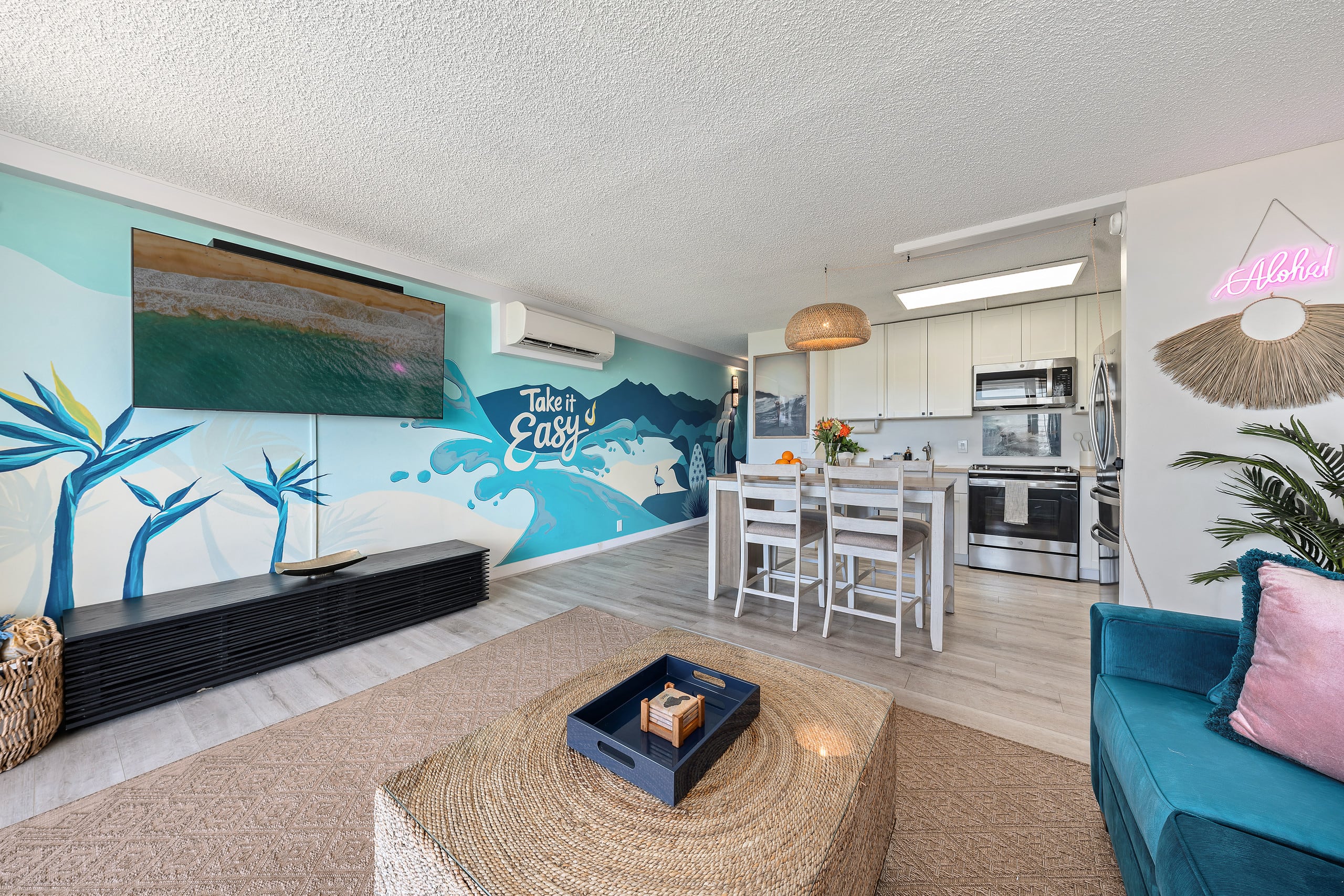 Aloha Love: Ocean View • AC • Beach & Food Nearby - Image 9
