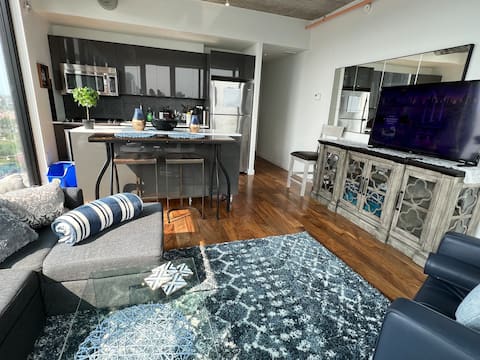 Successful Airbnb property: Surreal view 18th flr across from arena 2 bathroom in Portage–Ellice