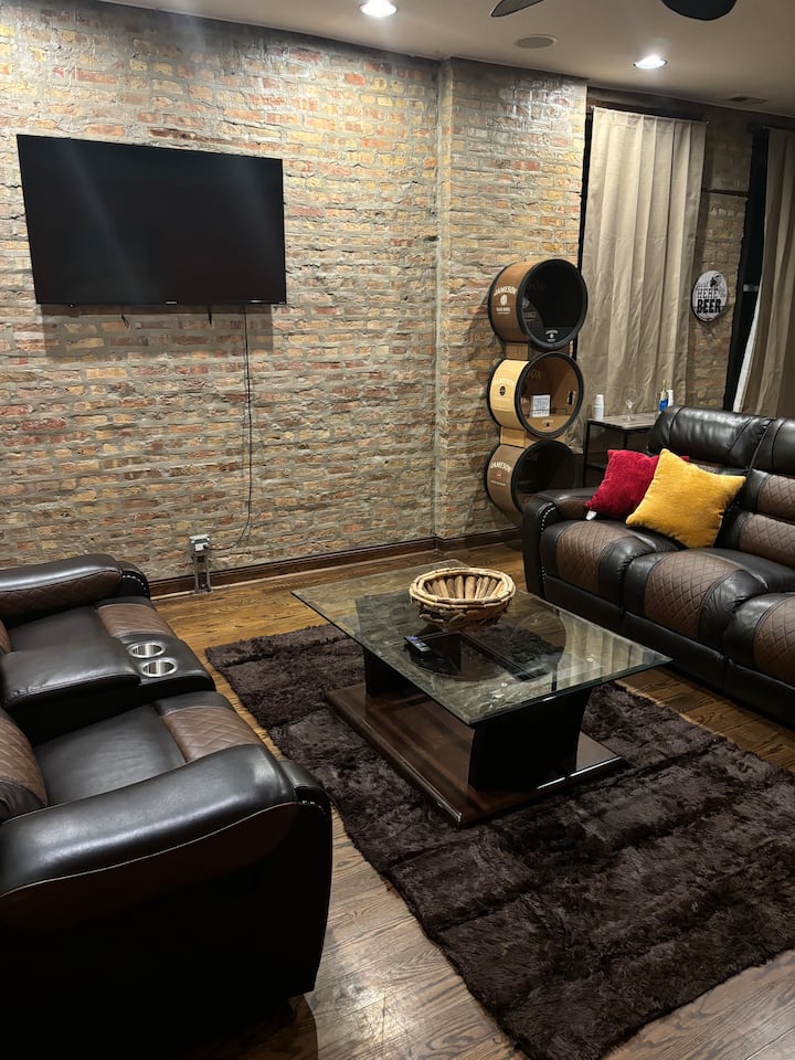 Loft Style Wicker Park Apartment - Chicago, IL