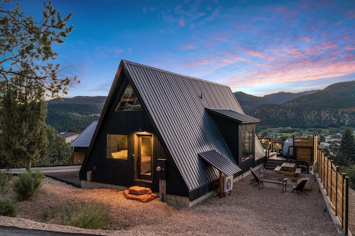 A-frame Near Zion & Bryce + Hot Tub & Cold Plunge