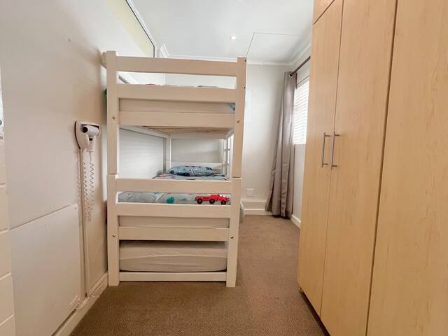 Mountain Views in Mouille Point gallery image 5