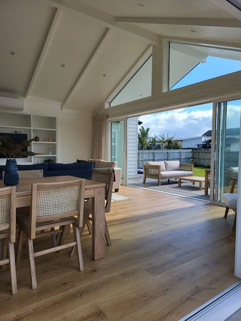 Popular Airbnb listing: Seacrest in Whakatane District