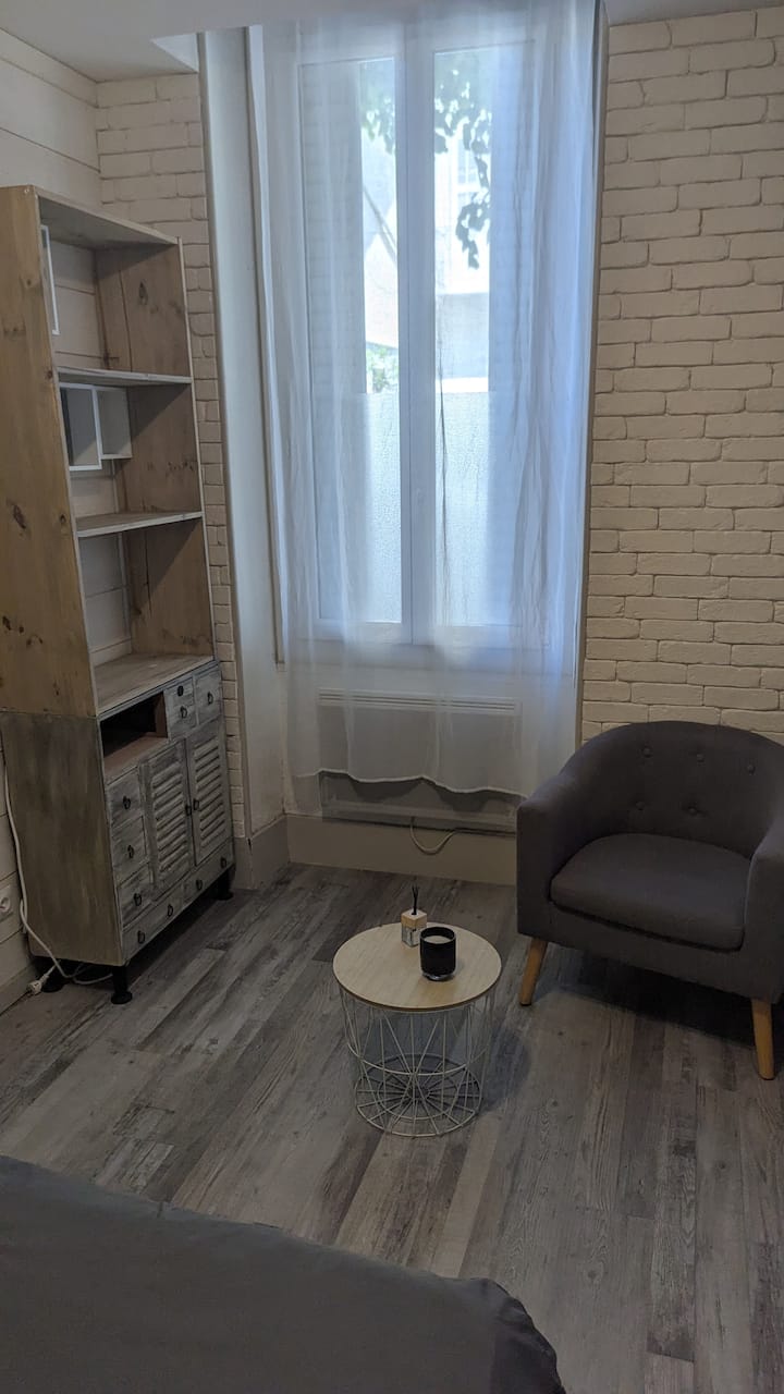 Petit Cocon Chaleureux - Proche Gare Et Commerces - Aix-les-Bains