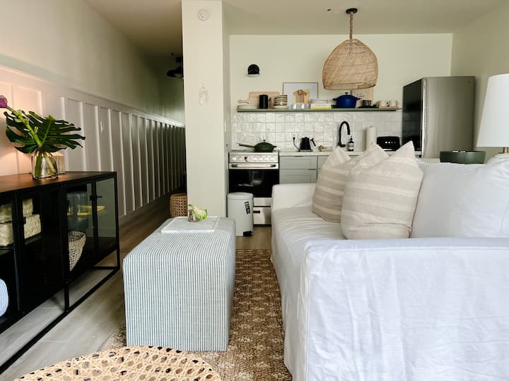 Waikiki Surf Condo! - Honolulu, HI