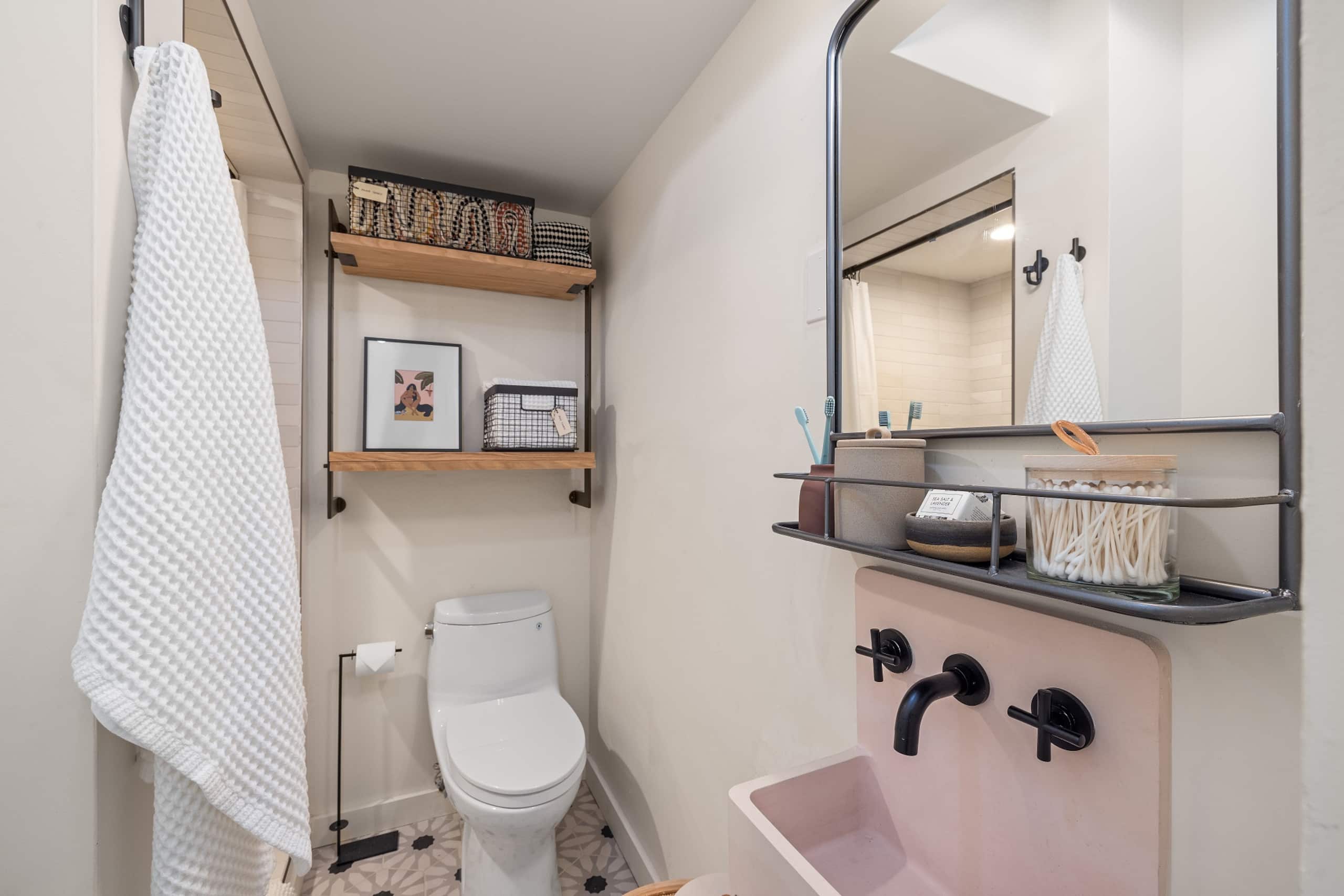 Condo in Honolulu · ★4.96 · 1 bedroom · 1 bed · 1 shared bath - Image 8
