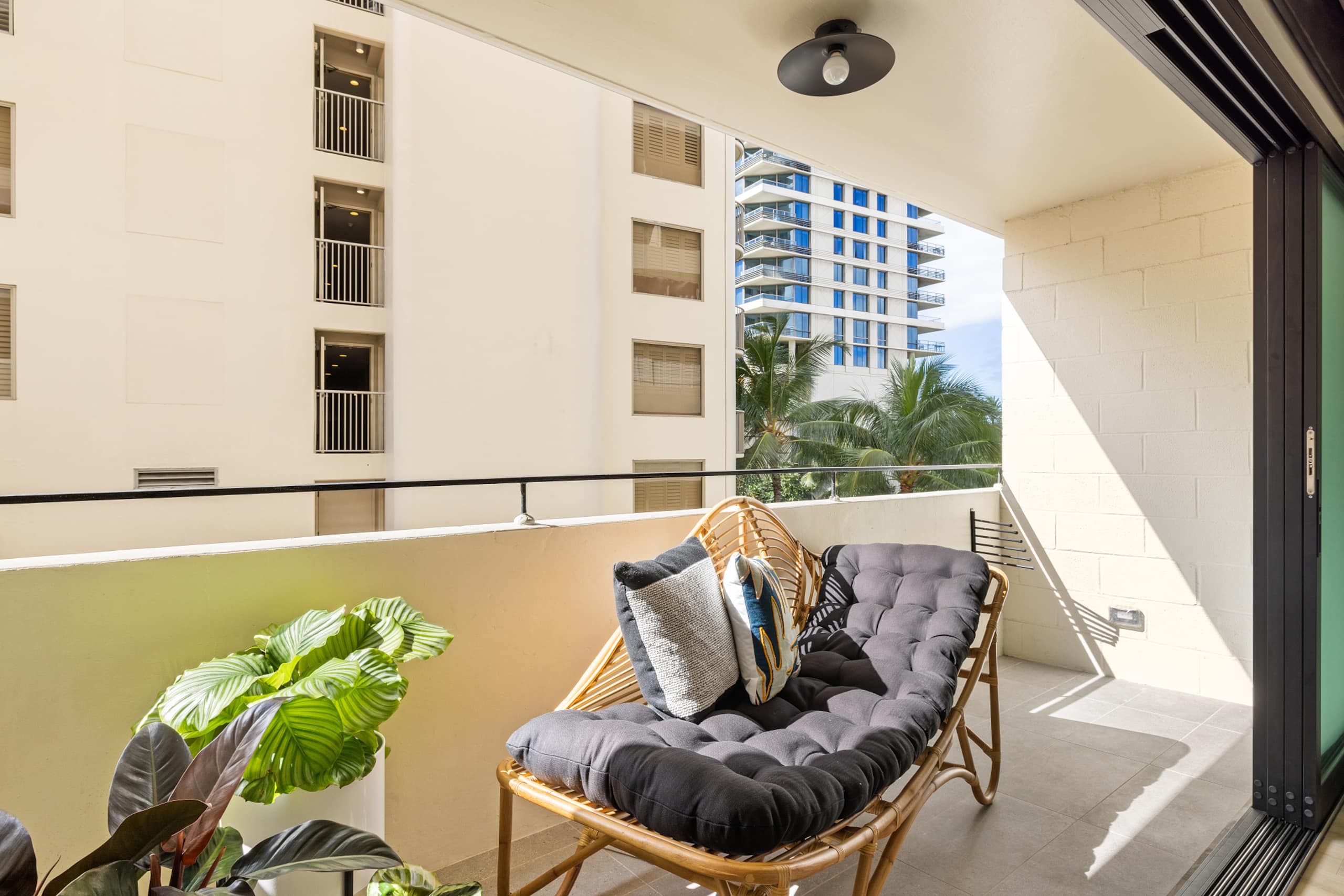Condo in Honolulu · ★4.96 · 1 bedroom · 1 bed · 1 shared bath - Image 13