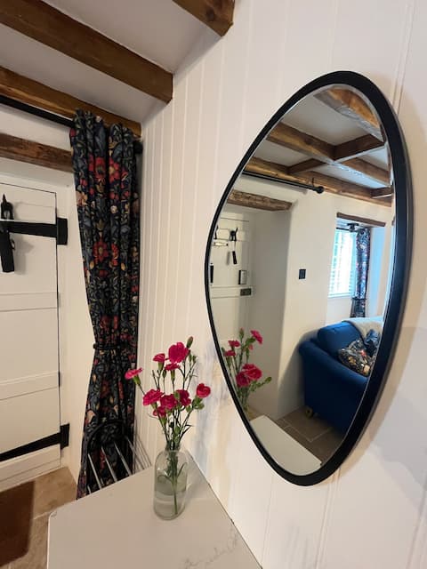 Successful Airbnb property: Honeysuckle Cottage West Lulworth off road parking in West Lulworth