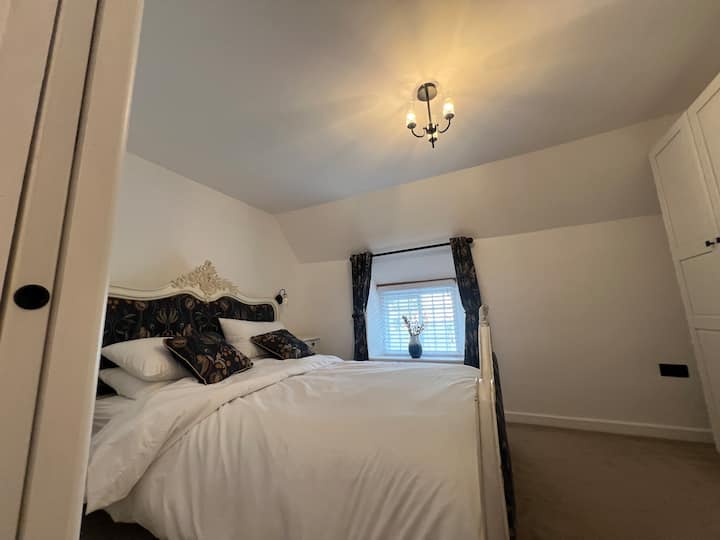 bespoke bed, Hypnos mattress, a romantic bedroom in the heart of West Lulworth