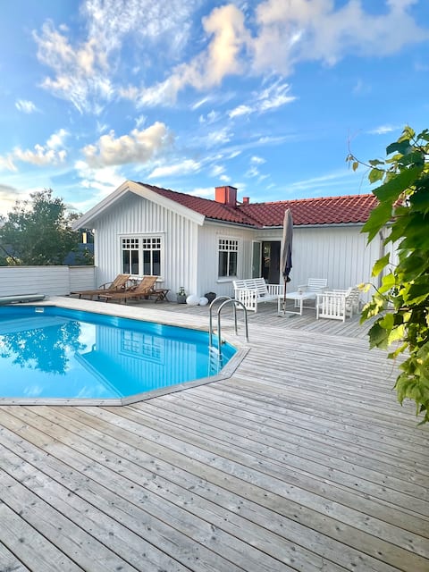 Seaside pool villa in Onsala