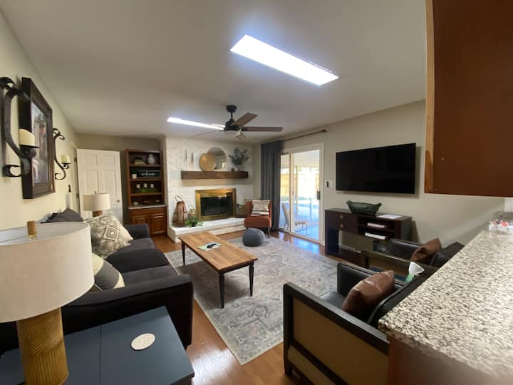 Sleeps 10! Just Minutes From All Main Attractions! - Bristol, TN
