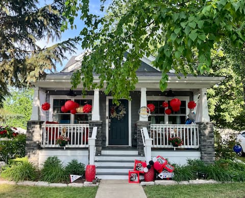 Quaint Oswego Downtown Bungalow