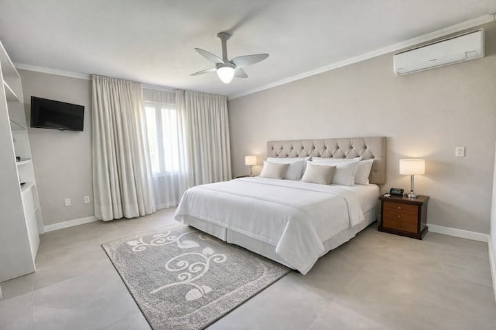 Schlafzimmer 1