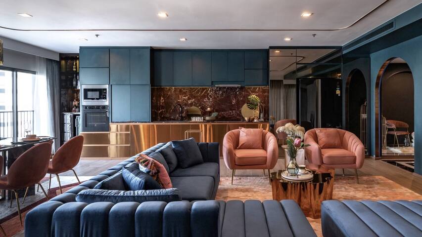 Penthouse Best Location w Train gallery image 2