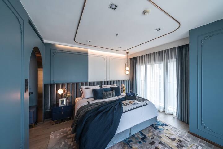 Penthouse Best Location w Train gallery image 4