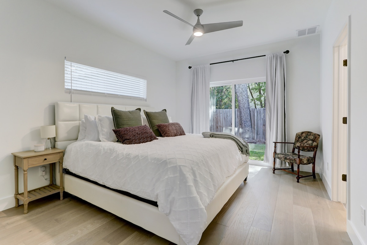 Quiet, Charming, Central to Domain & UT/Downtown