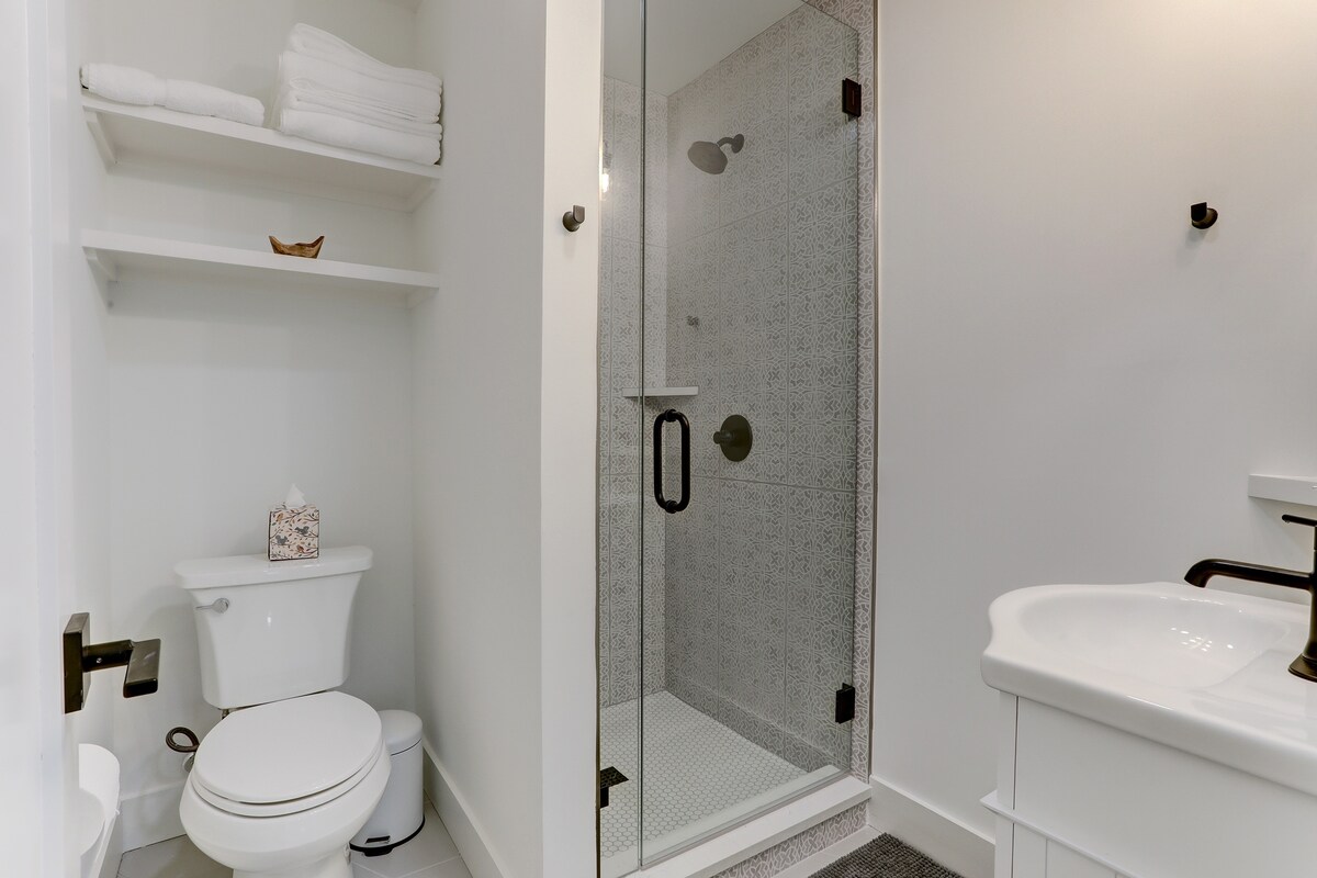 Quiet, Charming, Central to Domain & UT/Downtown