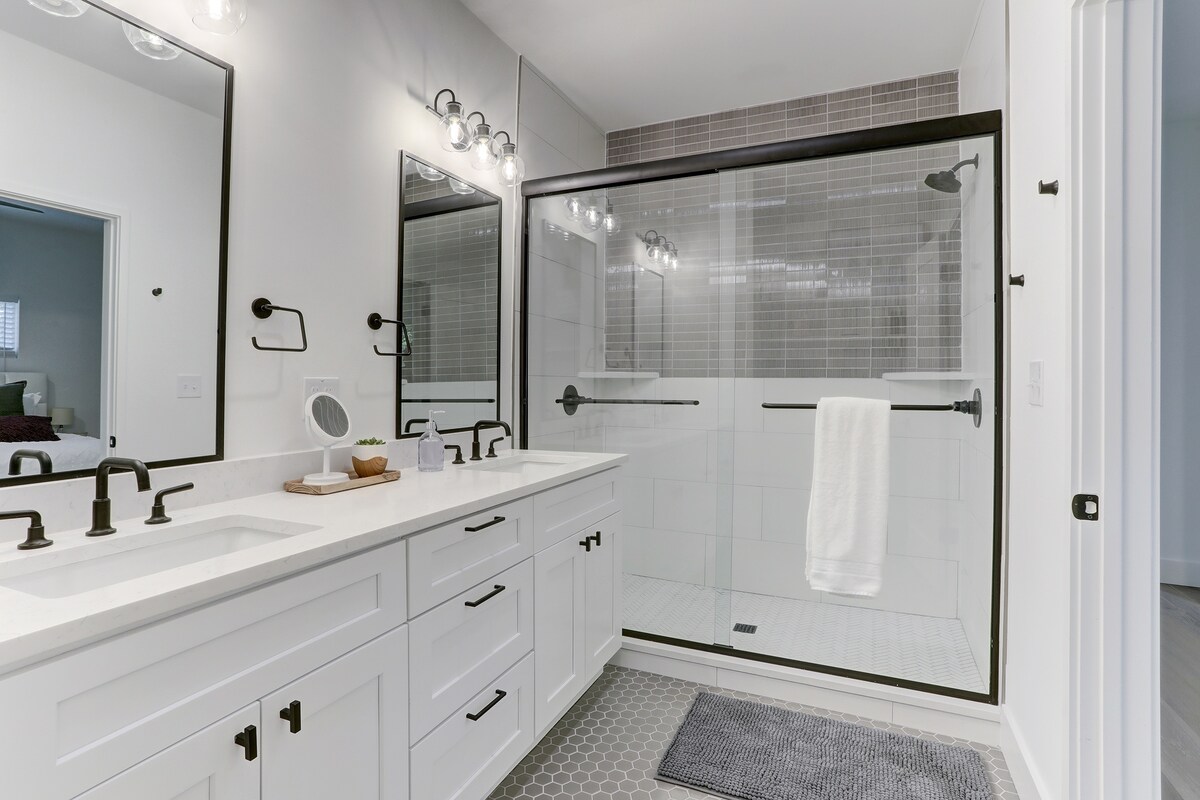 Quiet, Charming, Central to Domain & UT/Downtown