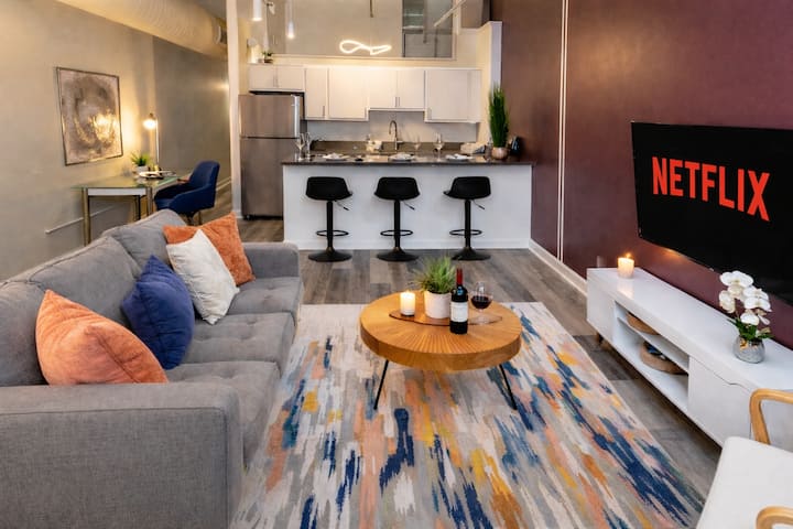 King Bed 1br · Skywalk · Free Parking · Downtown - White River State Park, Indianapolis