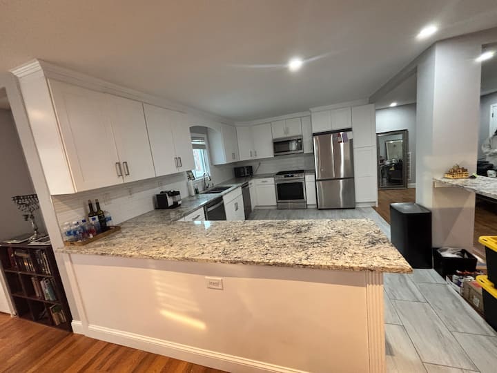 Private 4 Br House In Hewlett ! - Long Beach, NY
