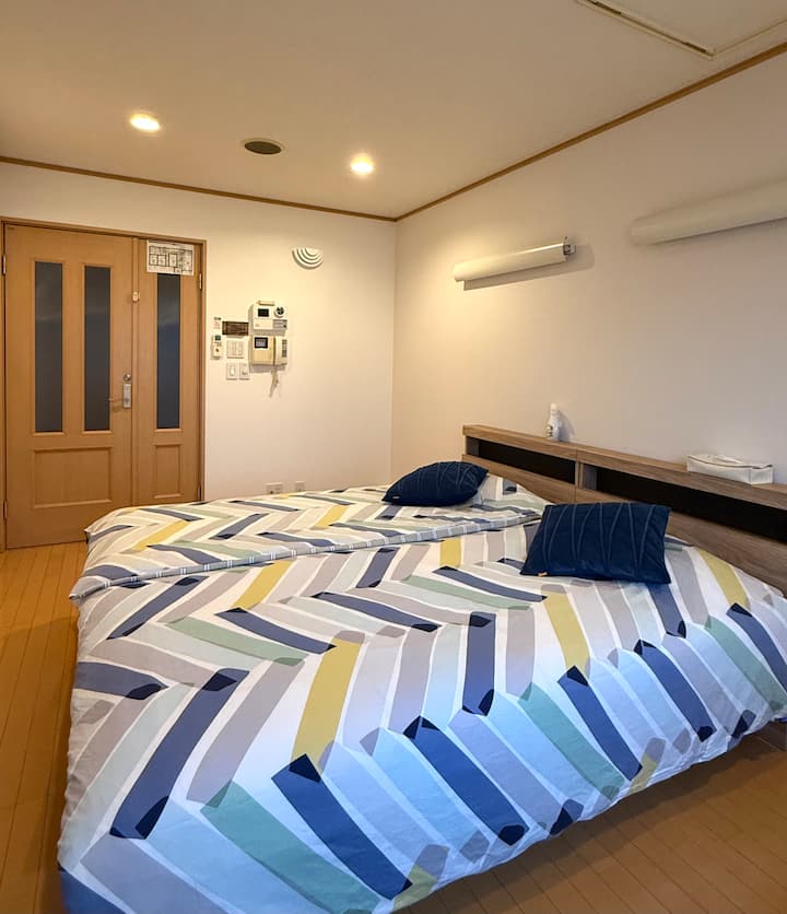 Two 1m beds.It can be put together as a double bed, or used separately.
