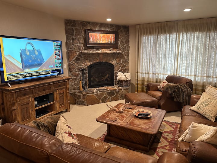 True Ski In/ski Out, Slopeside 3 Br Condo - Patio, Hot Tub, Pool, Free Parking - Park City, UT
