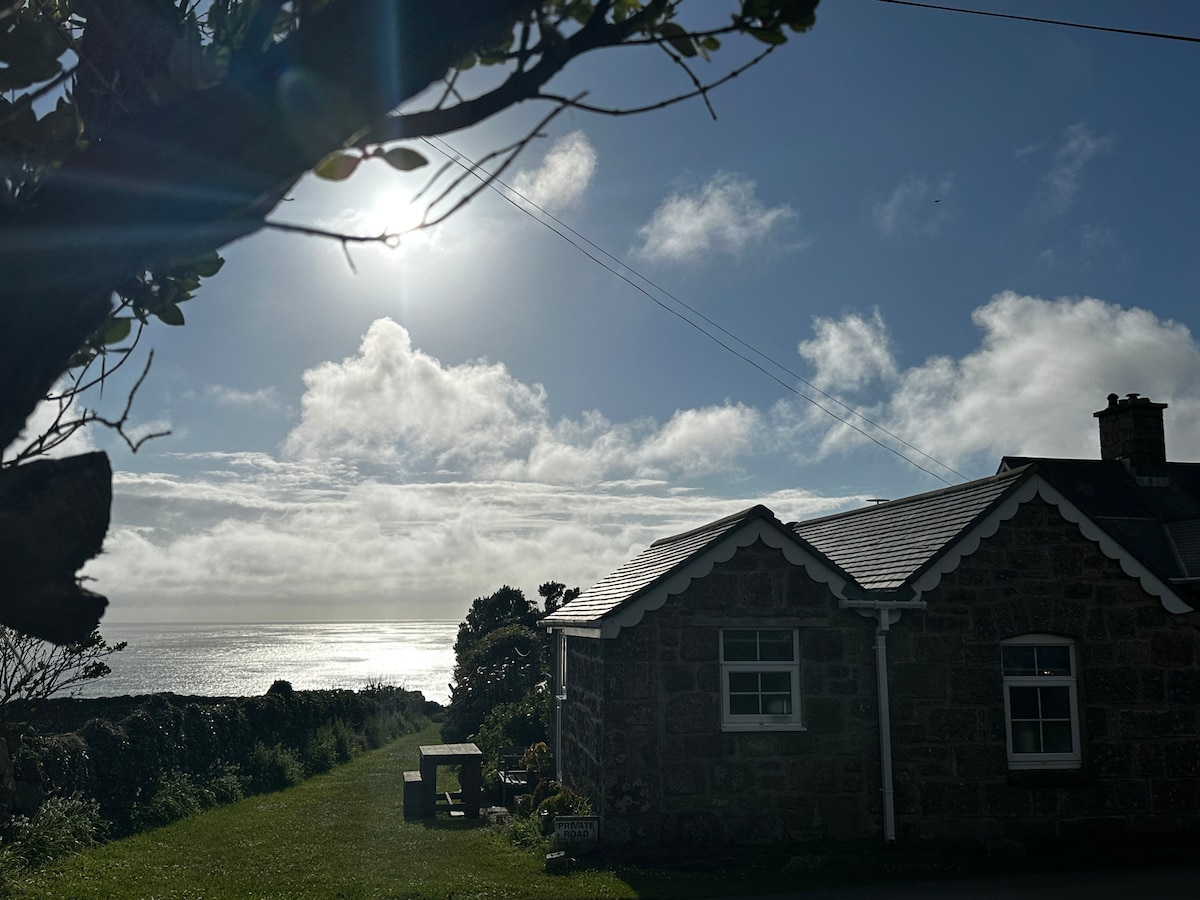 Top Airbnb: Peace and Plenty Cottage, Gwynver,  near Sennen. in St. Just