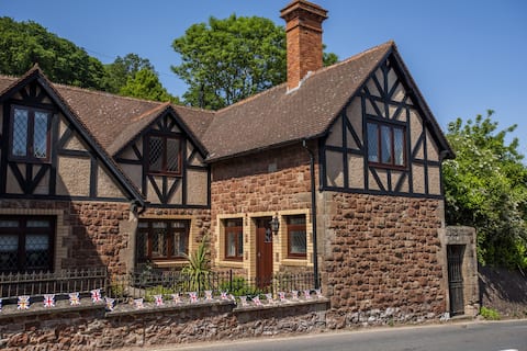 Two Grooms Cottage, Dunster