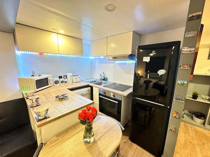 A Fully Equipped Studio Flat - Dalston - London