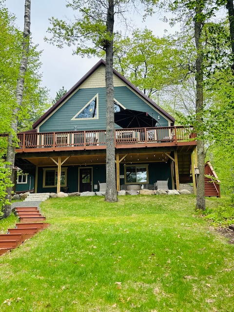 Tranquil Lakefront Retreat!