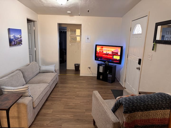 Private 2 Bed/1bath W/lg Yard/ac/laundry/parking - Tucson, AZ