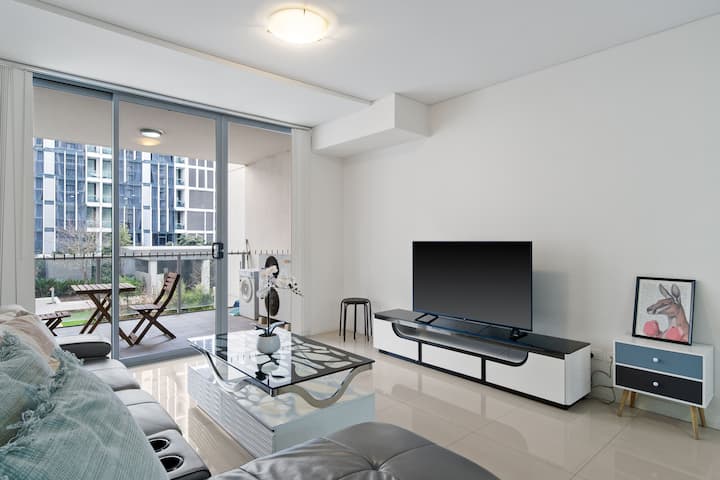 Nearby Airport 3bedrooms Apt & Free parking