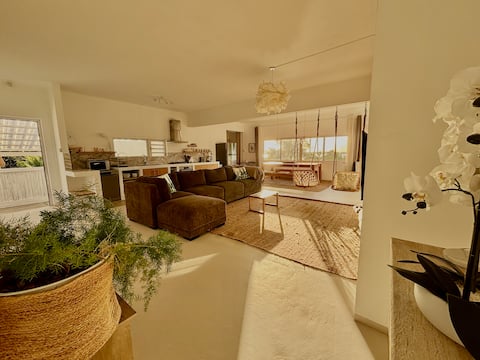 Home Two.  Super Spacious  140 sq mt Apartment.