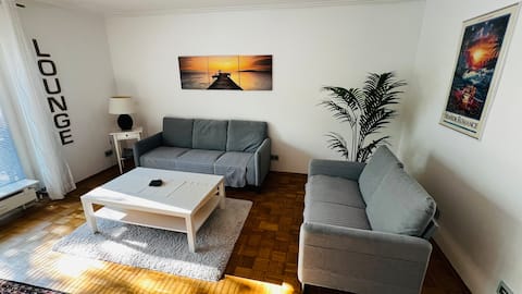 Beliebte Airbnb-Anzeige: 3 Zimmer | 101m² | U-Bahn | Messe | Rhein in Stockum