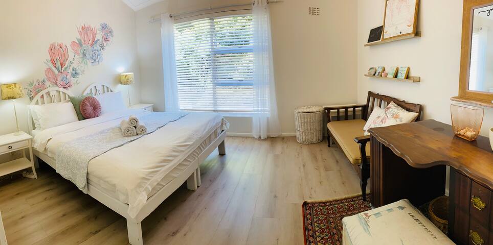 Comfortable & spacious duplex in leafy lane gallery image 4