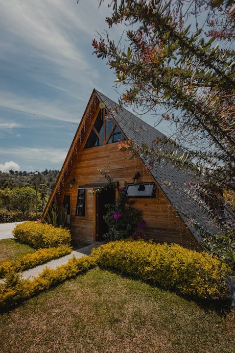 Alpine Cabin + Jacuzzi + Fireplace + Fire Pit (Private)