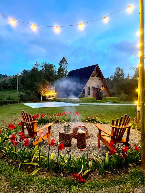 Alpine Cabin + Jacuzzi + Fireplace + Fire Pit (Private)