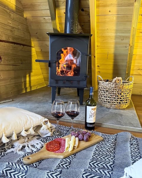 Alpine Cabin + Jacuzzi (private)