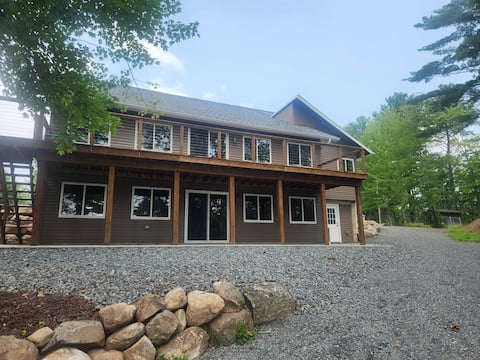 Lodge on Road Lake - Peaceful Lakefront Escape