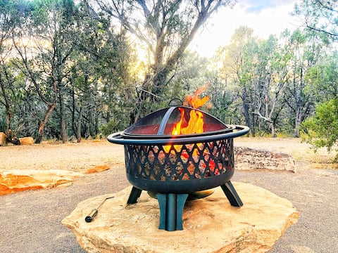 "A Cozy Cabin Escape in Tijeras"+Pet Friendly!