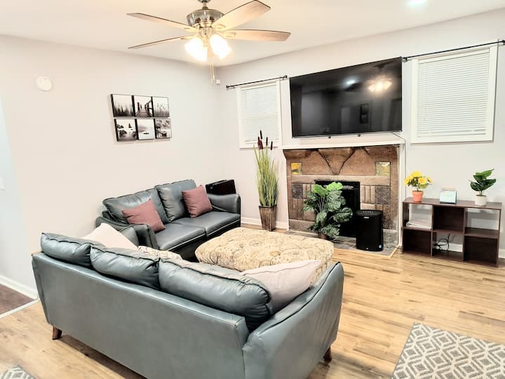 Spacious 3br/2ba W/fast Wifi, 4 Smart Tvs- Pets Ok - グリーンズボロ, NC