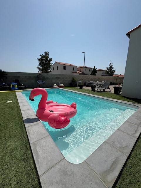 Fully equipped 2 bedroom apartment + 
Pool and garden + games